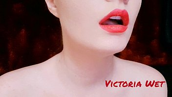 Victoria Wet play with lips